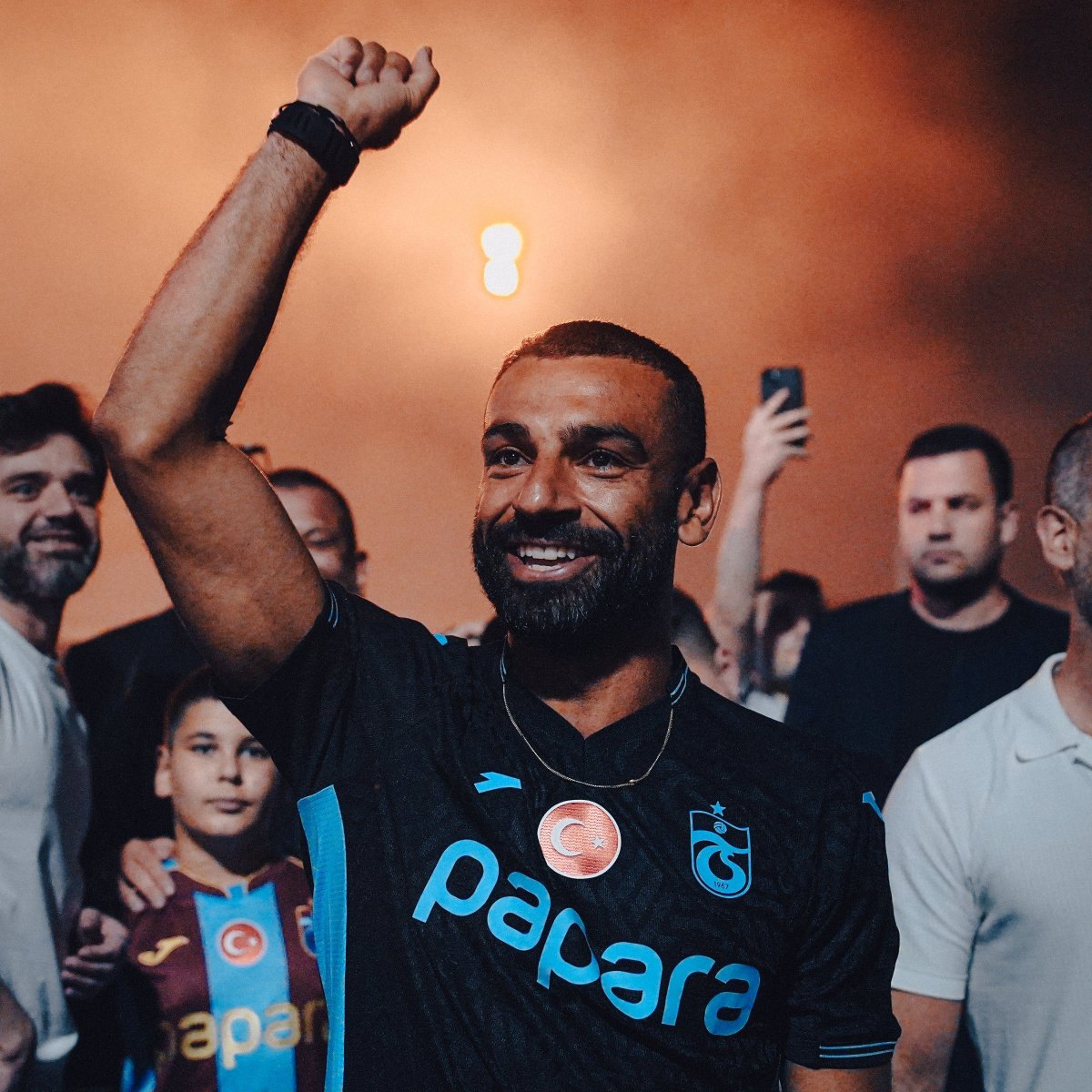 bpthaber's tweet photo. Mohamed Salah'ın Trabzonspor'a maliyeti 44.000.000 Euro olarak açıklandı. (Halk TV)

— Kulübün bu sezon transferlerden kazandığı gelir ise 48.500.000 Euro'ya ulaştı. https://t.co/fra0AtdbiZ