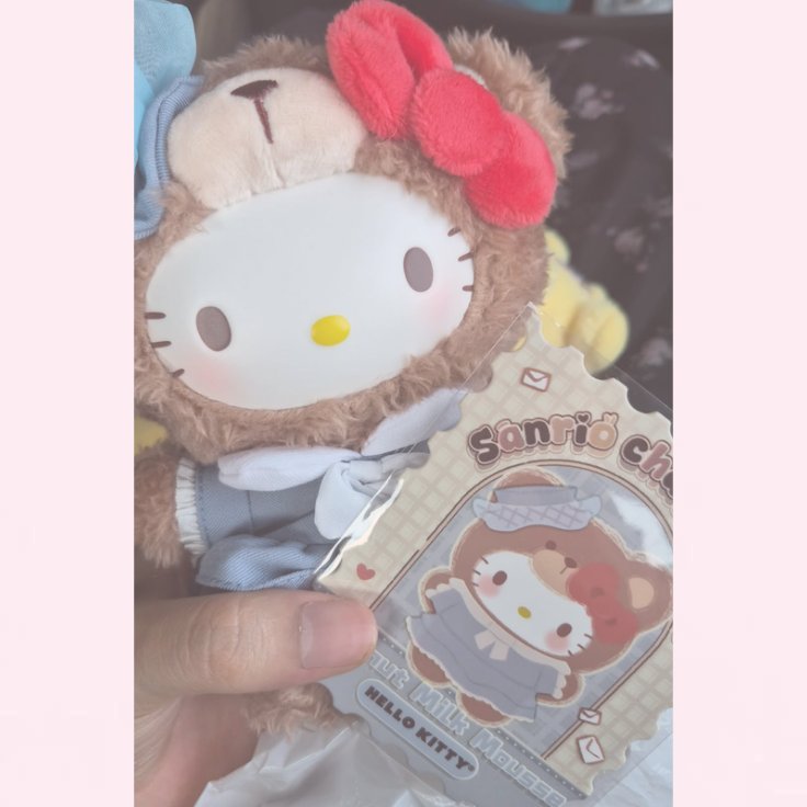 4hedonllia's tweet photo. really wanted pompompurin but ii got helloo kitty ( ＾ω＾ ) https://t.co/j3Eyt6KxL8