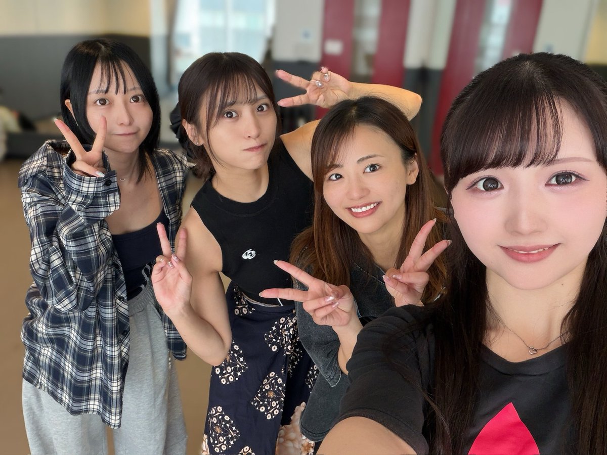 iroha_sakurada's tweet photo. 8月22日(土)開催
#Merm4id 10th LIVE Summer Killer
「天極(Ten-Goku)」
メンバーレッスン頑張っております🧜♀️
ちなみに2部とも来ると本当に
天極行けるくらいいいことあるのだ!
チケットの準備はもうばっちりだよね?🥺💓
8月22日、会えるのを楽しみにしてるね🫶
(写真すっぴんすぎ😳) https://t.co/tNiGbgMcgO