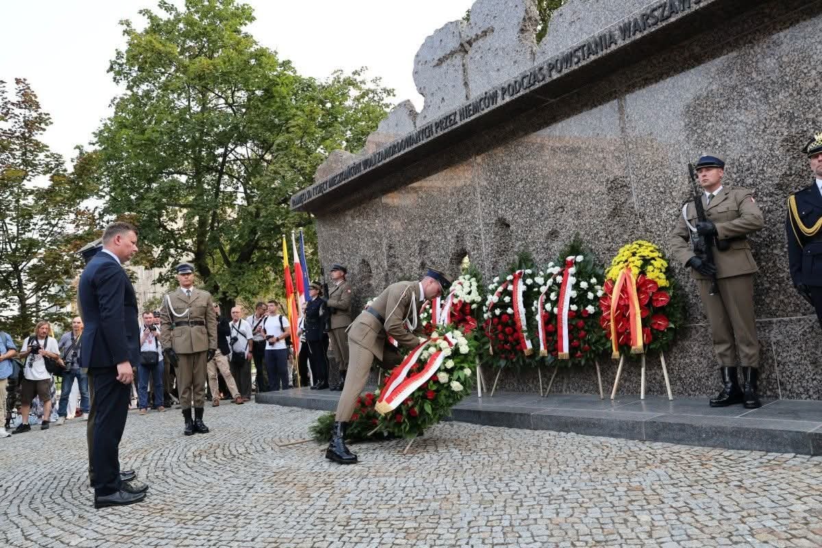 M_Syska's tweet photo. Między 2 a 12 sierpnia 1944 roku niemieckie oddziały zamordowały na warszawskiej Woli od 50 do 65 tysięcy mieszkańców. Najtragiczniejszym dniem był 5 sierpnia, nazywany „czarną sobotą”, kiedy w masowych egzekucjach życie straciło nawet 30 tysięcy osób. https://t.co/hAL6ALwDeT