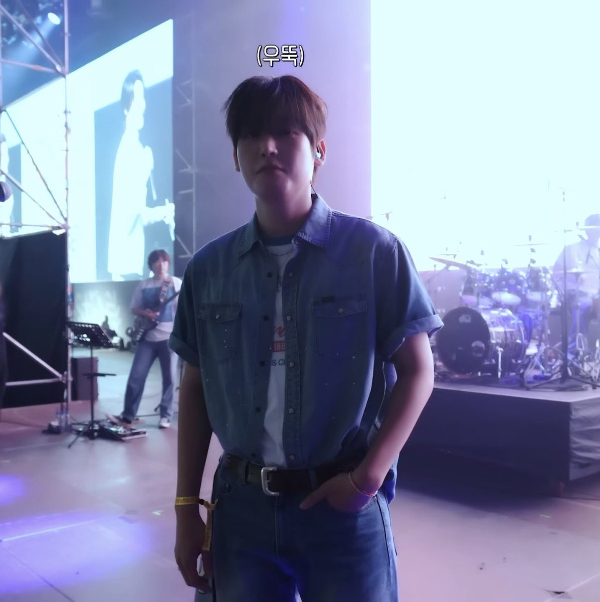 Yoobbbo's tweet photo. 우뚝 선 롱다리 https://t.co/UMiC7q8nbe