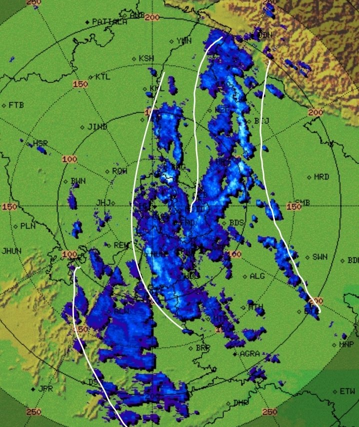 navdeepdahiya55's tweet photo. Delhi Rains - 11:20am update 

Good convergence over Delhi NCR and west UttarPradesh.
Consistent light to moderate rains will continue in most parts of Delhi, Gurgaon in next 2-3 hours and reduce thereafter.
Parts of Noida, Ghaziabad, Faridabad and east Delhi still have scope to receive fresh moderate to heavy showers over next 3 hours as bands from UP are pushing into NCR. 
Rains will gradually reduce in evening hours. Water logging will persist and should get better towards evening only. Plan your commute accordingly.
#DelhiRains