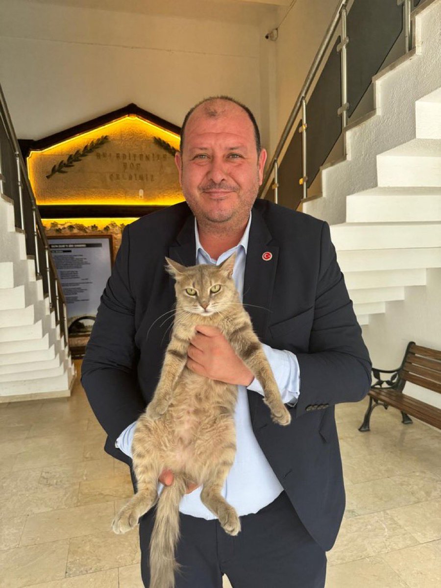 sagcigazete's tweet photo. Özgür Özel'in ‘İçişleri Bakanlığı'nı yönetir.’ dediği Menderes Belediye Başkanı İlkay Çiçek'in sevgilisiyle olan +18 yazışmaları ifşa oldu. https://t.co/UQnzVd1zsx