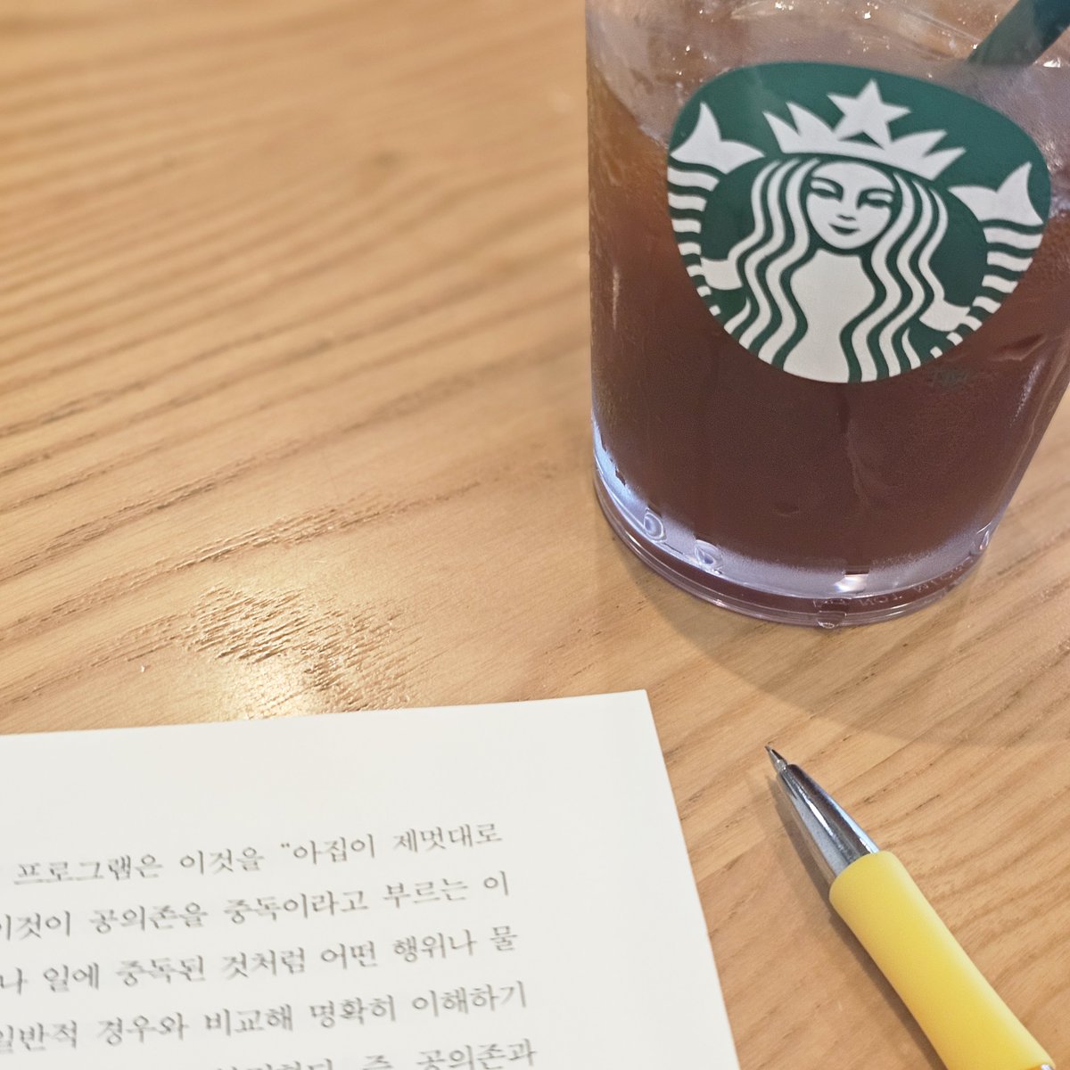 IdIL2553's tweet photo. 더워... 진짜 너무 더워... 말도안되게 더워... https://t.co/qY2Y6i5Q1F