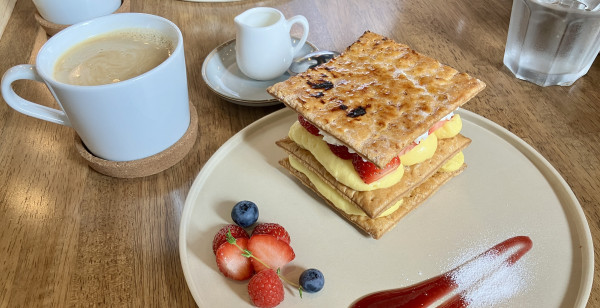 FreeLife_Colors's tweet photo. 岐阜県各務原市にあるカフェ。ボリューム満点のミルフィーユがおいしそう!
ミルフィーユ好きの新定番!モーニングもカフェタイムも楽しめる「cafe mille feuille」
https://t.co/P17qr2Rzkk
#各務原市 #cafemillefeuille #ミルフィーユ #FreeLifeColors https://t.co/aQPxjjdZBD