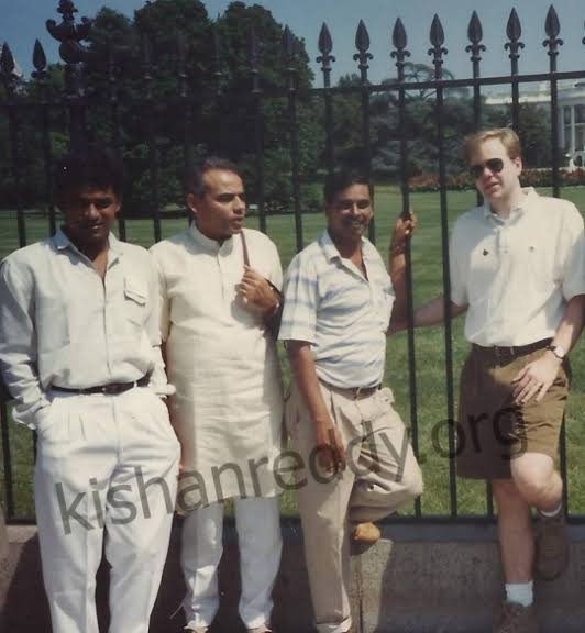 Nithyagowda96's tweet photo. @worshipVK Great question 
Even I have one doubt how come a a person who was begging for 40 years went to USA and other foreign countries at the age of 43 is astonishing https://t.co/mxudBAwqHy