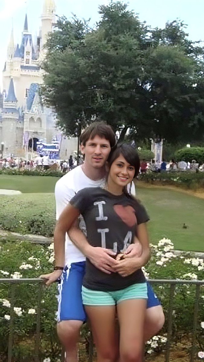 Afctells's tweet photo. Messi and Antonella, his long time partner https://t.co/8gikqAVwxi