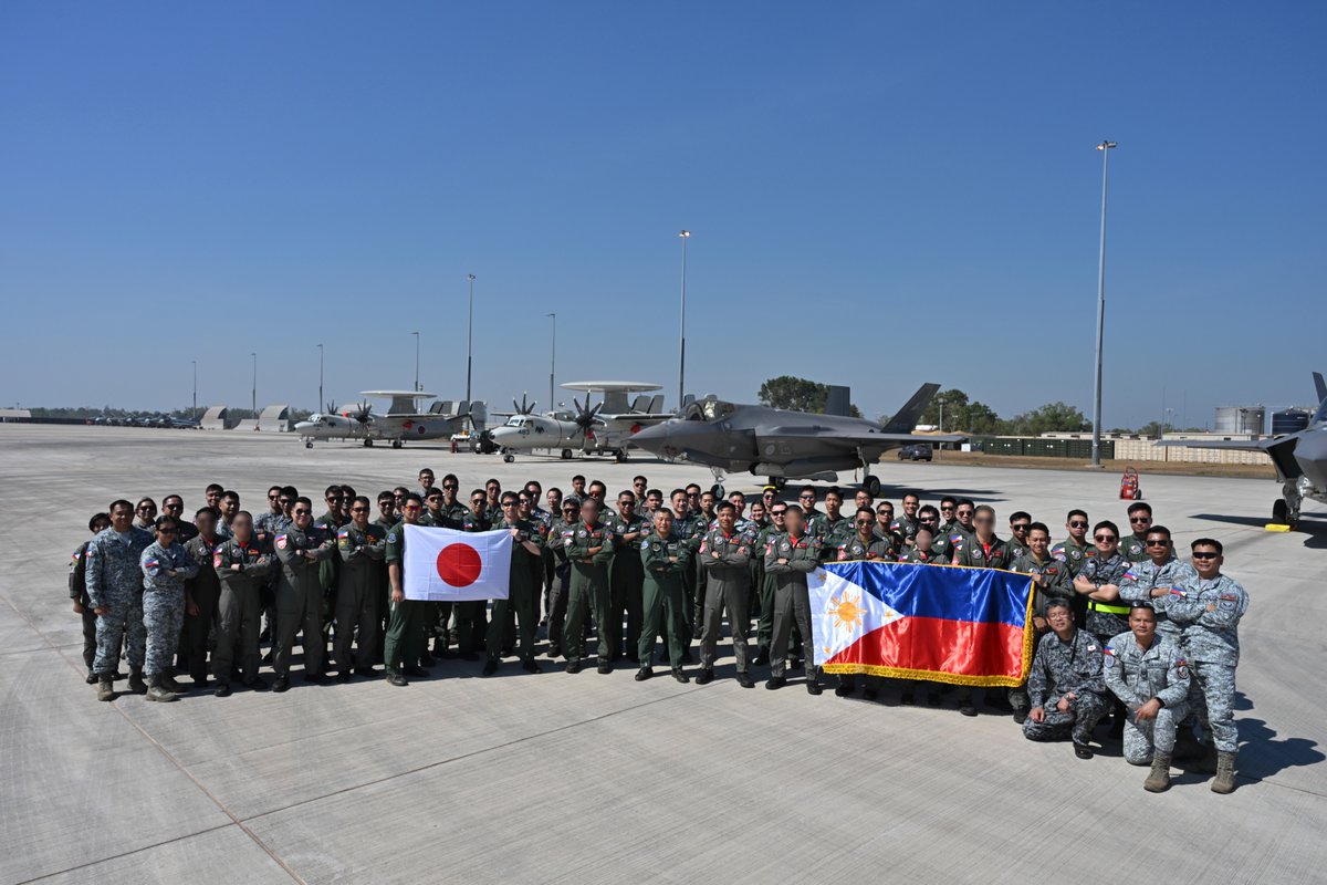 JASDF_adc_pao's tweet photo. #航空総隊 は🇦🇺にて #PitchBlack2026 に参加中✈️
インド空軍(@IAF_MCC)、フィリピン空軍(@PhilAirForce)との防衛交流を実施。
地域の平和、安定のため相互理解の強化を図りました。
#StrongerTogether
#ExPitchBlack https://t.co/IiTH6ZL2b5
