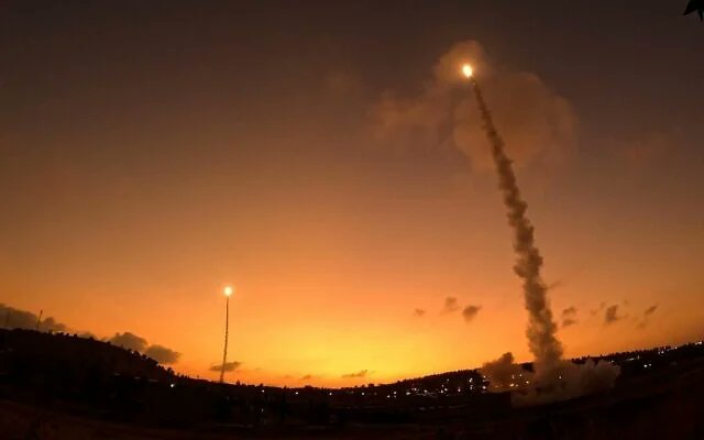 Itongadol's tweet photo. Exitosa prueba del sistema israelí de misiles de largo alcance Arrow (Agencia AJN)
Nota: https://t.co/HCjWE4z5MU
@MoDIsrael @Israel_katz @FDIonline #Israel #Arrow #misil https://t.co/aekTtK19MW
