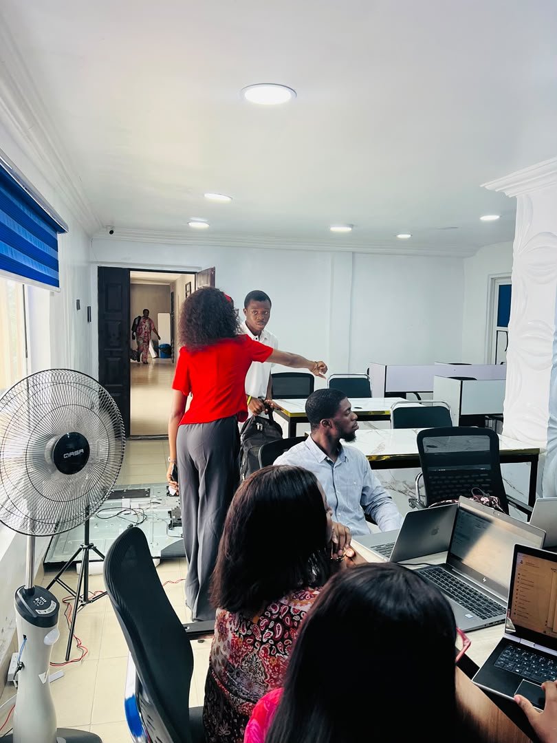 Jen_Duix's tweet photo. Posting this late but Day 1 of the #PHTechExpo100VAScholarshipProgramme deserves its own moment.
Fixed what needed fixing. Tracked students. Coordinated volunteers. Kept everything moving.
Then my laptop had issues after the session.
#PHTechExpo #IgniteVA #ProjectSupervisor https://t.co/bmZdx9Qiv0