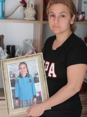 NiluferSabuncu's tweet photo. Çocukmuş, 

Frontal lobu gelişmemiş diye saldırmış, öldürmüş !

Hayvanmış, 

Aklı yokmuş diye saldırmış, öldürmüş !

Malum vekiller, malum partiler ne zaman mağdurun yanında duracak ???

2024'te, hayvanları koruma yasası görüşmelerinde durmadılar ?
Şimdi de durmuyorlar ?

Vah ki vah Millete !!

#MinguzziYasasıTBMM 
#MinguzziYasasıTariheGeçiyor