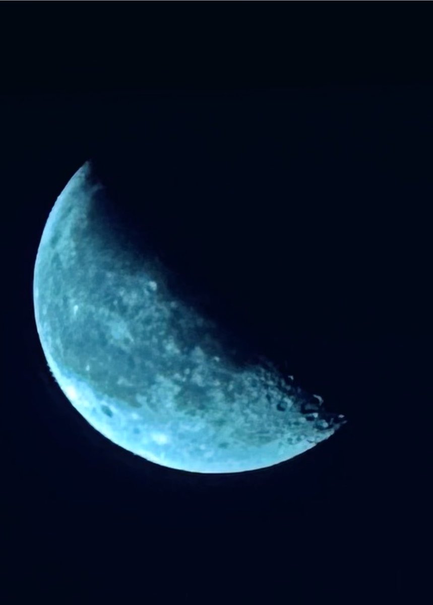 dezzie_rezzie's tweet photo. The 🌙 right now. 
Birthday moon (in Taurus♥️) https://t.co/3jMOko1Oey