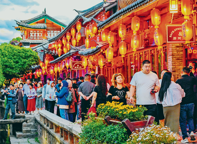 QiushiJournal's tweet photo. The strategic decision of the CPC Central Committee to promote the deep integration of culture and tourism is highly relevant to meeting the people's aspirations for a better life, bolstering economic and social development, and building a country strong in culture and tourism.

General Secretary Xi Jinping pointed out that the integrated development of culture and tourism offers broad prospects. It is essential to promote the high-quality development of cultural tourism, making it a pillar industry that enhances people's livelihoods and sense of happiness.