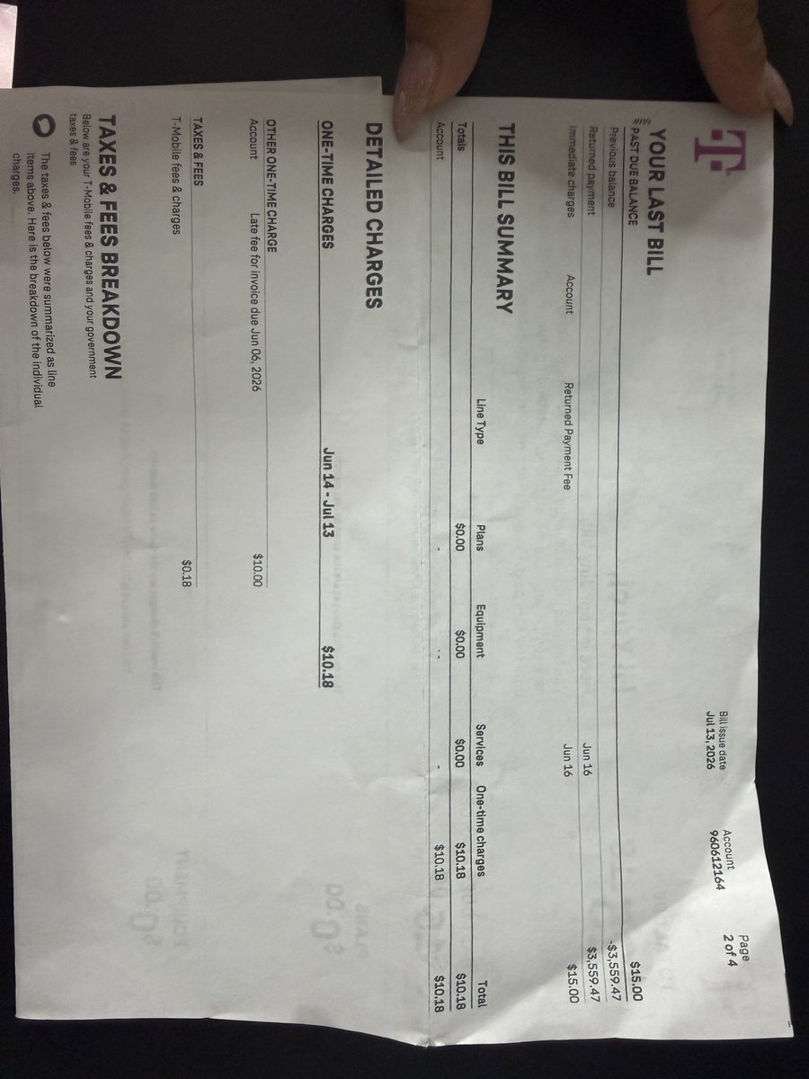 170badassb's tweet photo. @TMobile @TMobileHelp @TMobile @TMobileHelp here’s the bill that shows a past due balance and additional late fee invoice. Whatever the hell that means. I honestly don’t care why the payment was returned and applied again bc I didn’t see any of that in my card’s transaction. https://t.co/bxENaINBEA