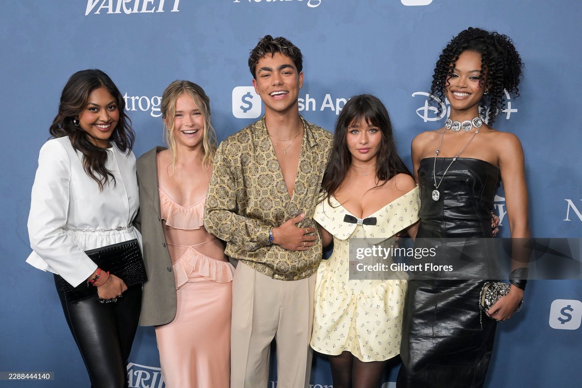 academycoven's tweet photo. Our favorite witches and vampires found their way to the Variety Power of Young Hollywood 2026 blue carpet and met up with some campers along the way. #variety #covenacademy 

📸 credit Getty Images! https://t.co/SchyNbQB6M