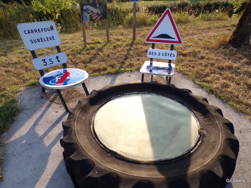 GilValerie's tweet photo. SAUJON-Charente Maritime (le p'tit Binch) https://t.co/GyJizWuDap