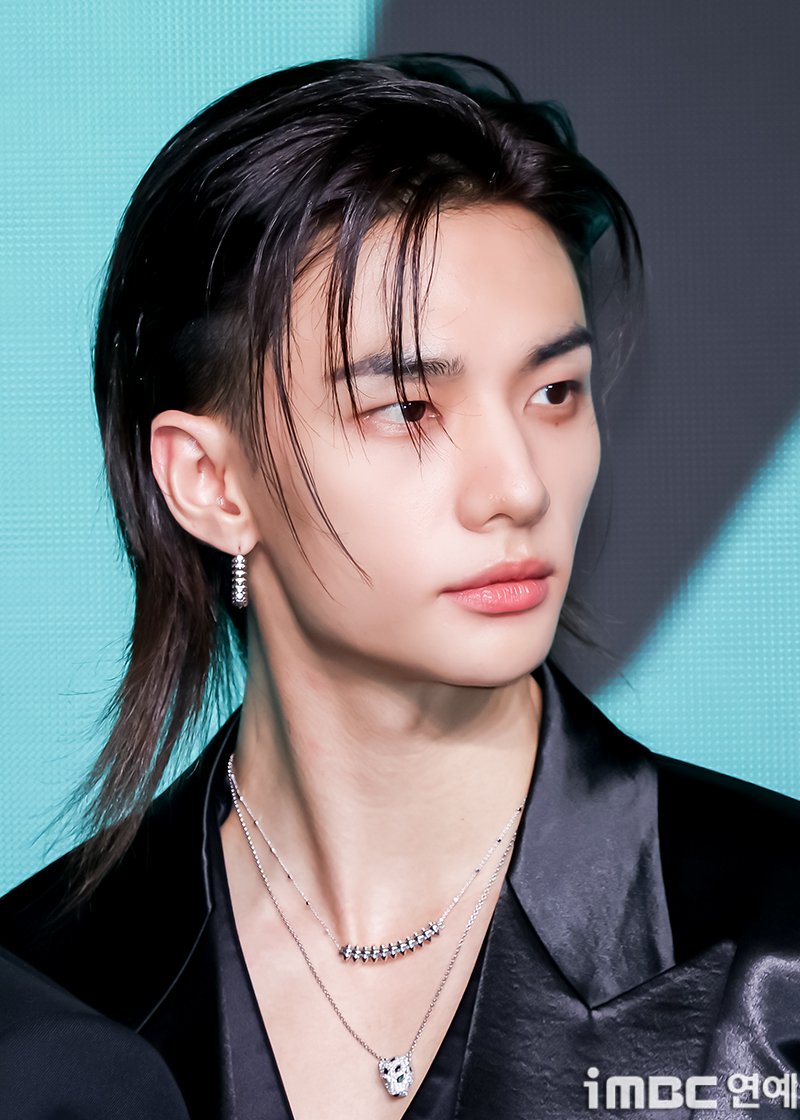 imbcenews's tweet photo. [포토] 스키즈 현진, 컴백 야~호~
#현진 #스트레이키즈 #스키즈 #straykids #컴백 #기자간담회 #iMBC연예

스트레이키즈(Stray Kids) 현진이 6일 오후 서울 여의도 콘래드호텔에서 열린 새 미니 앨범 ‘THIS & THAT’(디스 앤드 댓) 발매 기념 컴백 기자간담회에 참석해 포즈를 취하고 있다.

🔗https://t.co/igN9PD8zS3