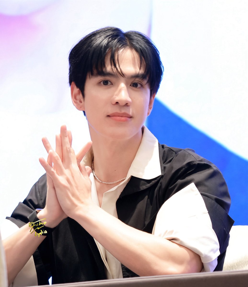 lllydiayuu's tweet photo. Yes,there's a really cute person!🥰

FILM FANSIGN IN SHANGHAI 
#OneSummerDaywithFilm 
#ฟิล์มธนภัทร 
#FilmThanapat https://t.co/XSOT4BEWoc