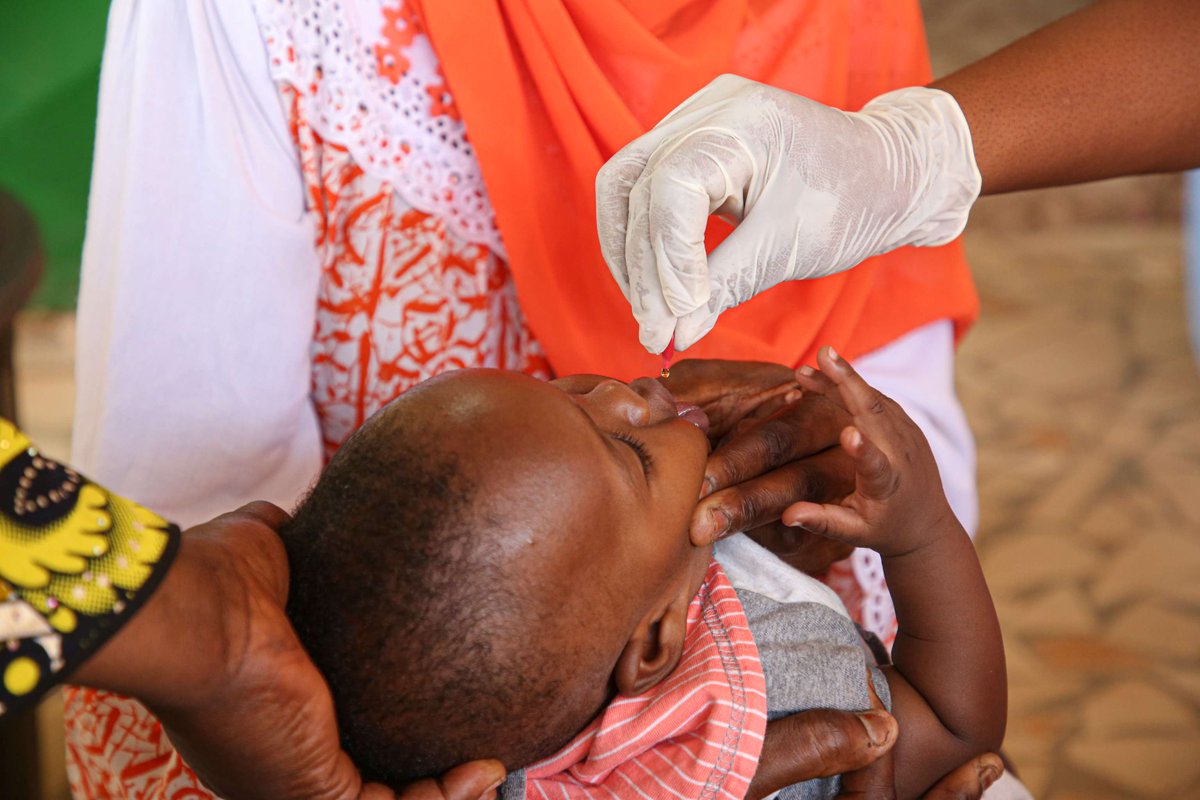 unicefmali's tweet photo. “Les séances de sensibilisation menées par les femmes leaders m’ont permis de mieux comprendre l’importance de la vaccination. Aujourd’hui, j’ai fait vacciner mon enfant pour le protéger contre les maladies évitables.” 
Tenin et son fils Ali, âgé de 7 mois, au centre de santé communautaire 

Merci à @gavi_fr pour le soutien.