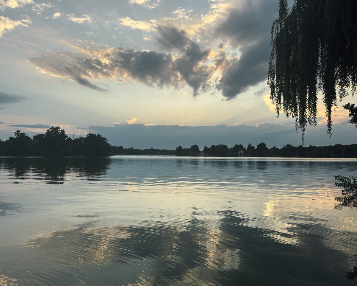 funkypomusic's tweet photo. Für die, die an Wasselmangel leiden: in Brandenburg gibt‘s noch welches. https://t.co/6w1MwHel7q