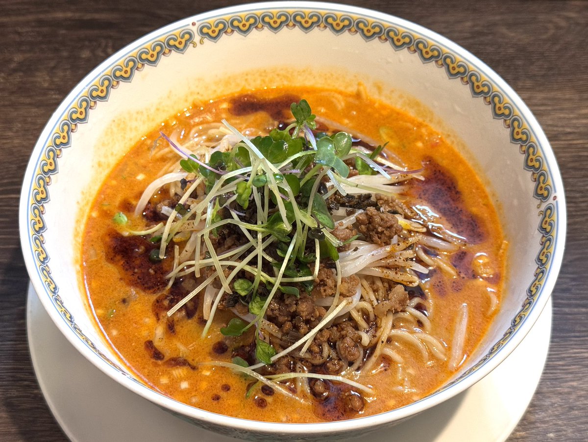 butabest's tweet photo. 神田駅と秋葉原駅の間にあります雲林坊さんで、冷たい汁あり担々麺をいただきました。
見た目は、普通の担々麺ですが、キンキンに冷えてます！それでも食べ終わると、辛さとしびれが舌に残る不思議なメニューです。
スープにコクがあって、めちゃくちゃおいしかったです！！ https://t.co/dlURHo4MvV