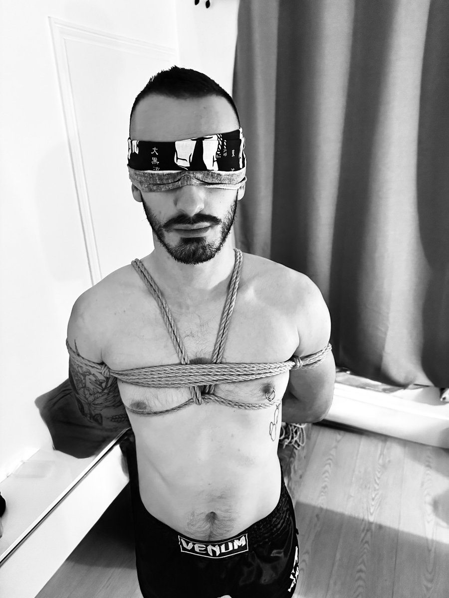 fendril1's tweet photo. #shibari #bondage #kinbaku #submission https://t.co/Obi7xdA8hR