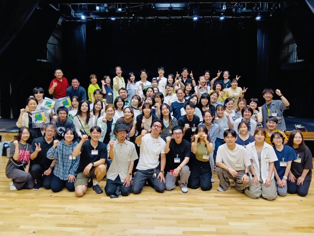 gekiGeki_staff's tweet photo. ‼️開幕しました‼️

#ミックスジャムWS Project 2026
8/6〜9 @ 一心寺シアター倶楽

日本俳優30名、韓国俳優8名が参加して繰り広げる熱い４日間🔥

全体でのガイダンスを終えて、
いよいよワークショップが開始です‼️

見学チケットはありますのでぜひご来場ください🎉

https://t.co/RYGBIqPx7F https://t.co/iKoPIbN1ao