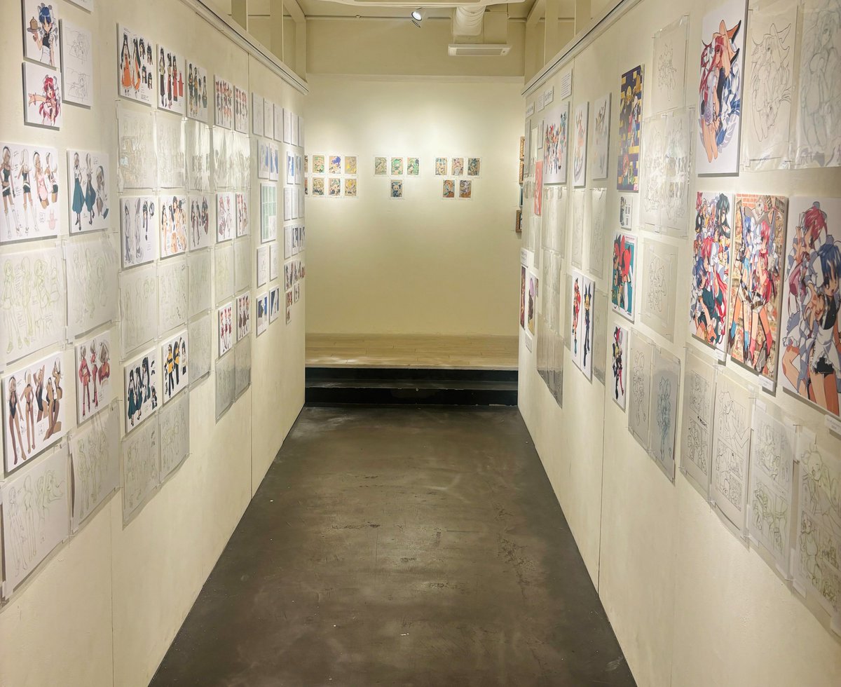space_caiman's tweet photo. ✨あかつきごもく個展 ARTWORK展✨

◍◌°˖明日8/7(金)より後期開始！！˖°◌◍

いよいよ明日から、#あかつきごもく展 後期がスタートします！ ✨
後期では展示内容の一部が入れ替わり、新たな原画に加え、初公開となる #ファイナルロマンス4 のイラストや、その他の作品でも画集には収録されていない貴重な原画をご覧いただけます！
前期にお越しいただいた方も、新たな展示をぜひお楽しみください。
皆さまのご来場をお待ちしております！！

公式サイト
https://t.co/Cp7VopqqJl

#spacecaiman #ワニマガジン #あかつきごもく個展
 #ガンバリッチ #幻影ヲ駆ケル太陽
#Mac音ナナ #マクネナナ #UTAU #ボーカロ���ド #VOCALOID