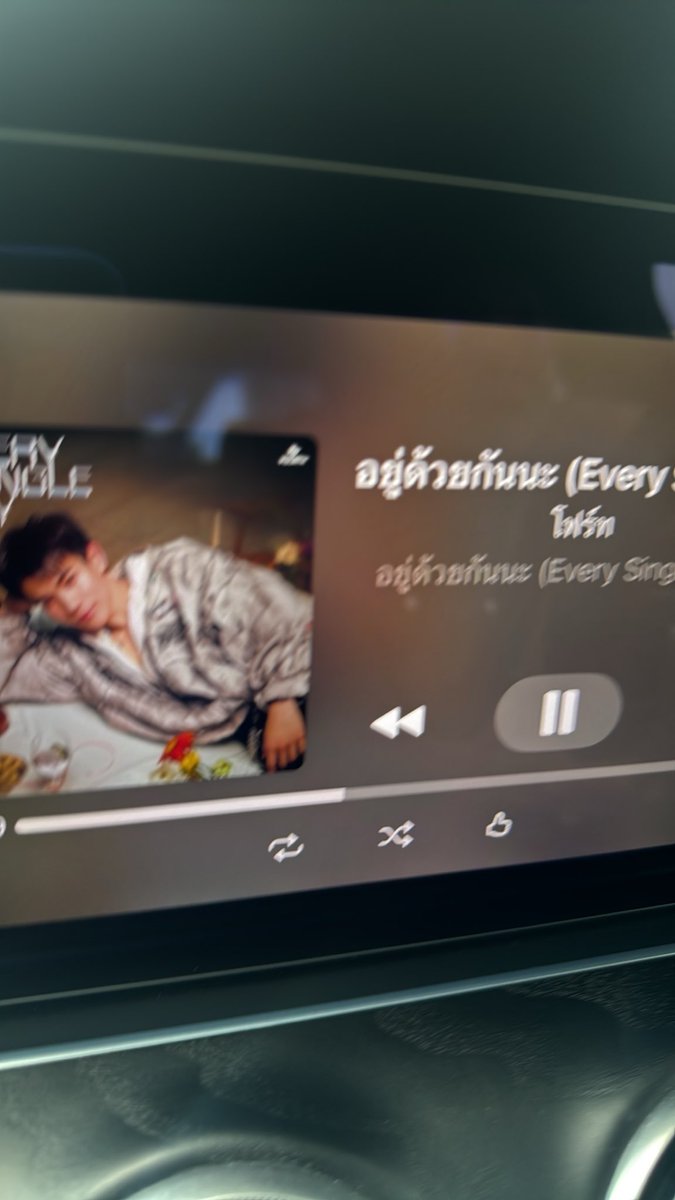 MonoPatcharapon's tweet photo. ผมเป็นเส้นเพราะเซ็ท❌   ไม่ได้สระผมวันที่สามตามที่ช่างทำผมสั่ง ✅  
คือตอนนี้สามารถรีดน้ำมันจากหัวมาทอดไข่ได้ละ 552255252525255
#mono_kub
#projectalphanewclan https://t.co/YwQlZLLGWX