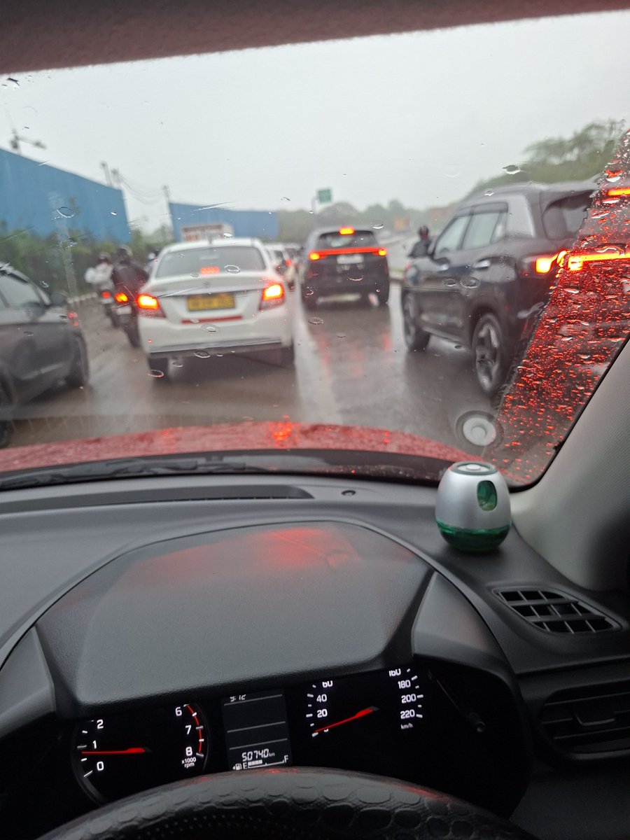 aps7958's tweet photo. @cmohry @DC_Gurugram @DC_Faridabad Video clip of Road near Bandwari duming yard. Create traffic Jam of 30-45 mins every day. Many of them use wrong side after Manger to avoid this hold up. Any agency who can repair small strech of 50mtrs? Half of road is full of mudd in front of yard.@FTPfbd https://t.co/7XBvKsVB0T