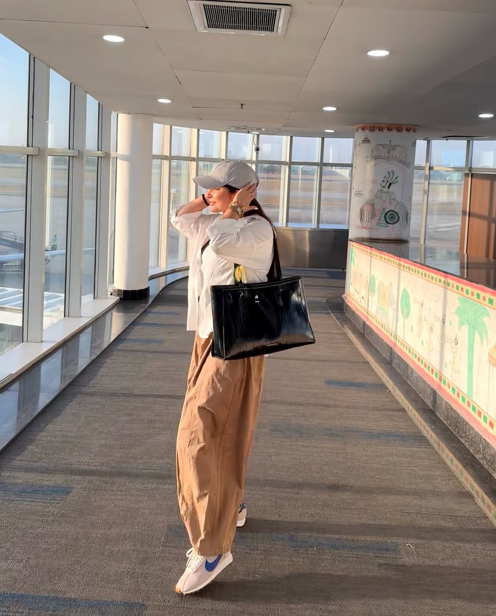 Aarnikaaross's tweet photo. Every journey teaches something that no classroom ever can 📷📷. . . . #TravelDiaries #Wanderlust #TravelLife #ExploreMore #AdventureAwaits #TravelGoals #NatureLovers #BeautifulDestinations #TravelPhotography #WorldExplorer #LuxuryTravel #TravelGram #VacationMode #Explore https://t.co/GZY2cP98MD