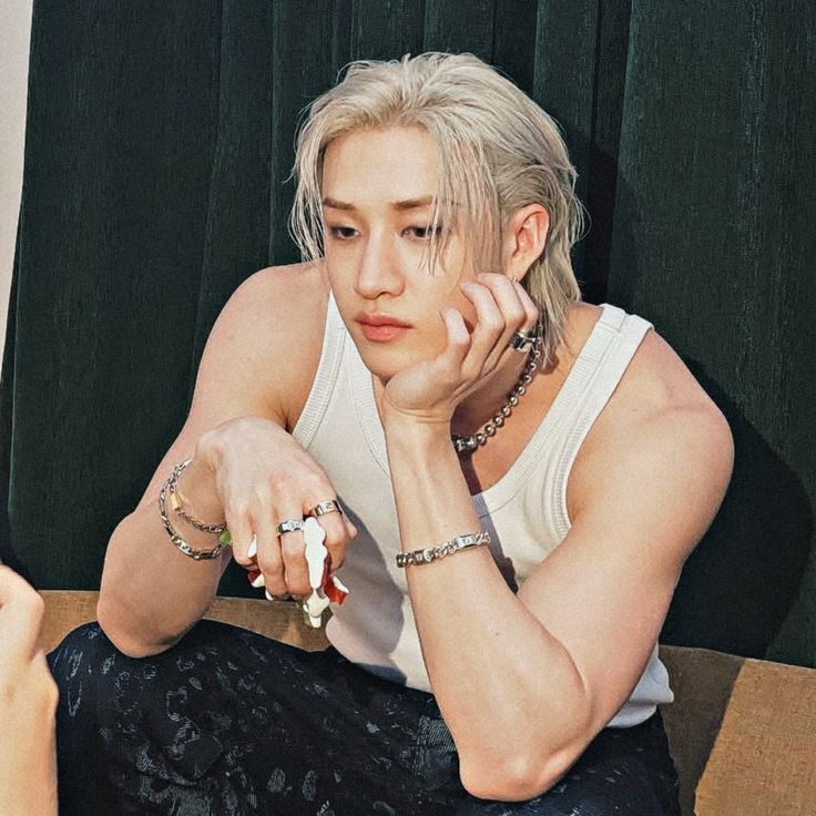 helleva8r_IN's tweet photo. Bangchan from Straykids is rumored to be on Hot Ones. https://t.co/eqnETgdcI6