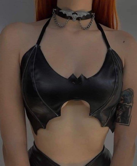_littlethicket's tweet photo. goth batwing halter crop top 🖤 https://t.co/1myCK4sgSm
