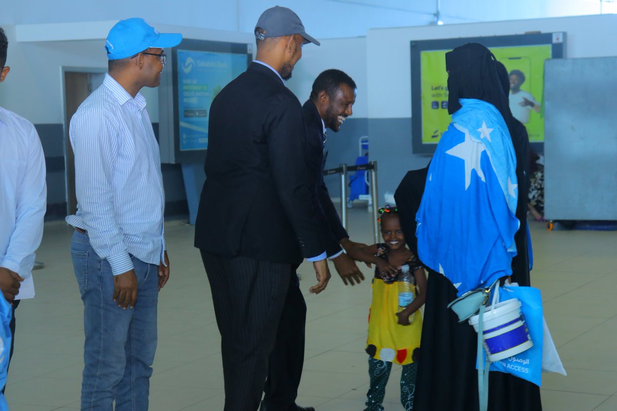 NCRIsom's tweet photo. The NCRI, in collaboration with @UNHCRSom ,has facilitated the voluntary return of 155 Somali refugees from Yemen. Upon their safe arrival at Mogadishu Airport, the returnees were received at the NCRI Waystation&amp; received initial reception, protection, and reintegration support. https://t.co/ifUzGGblVX