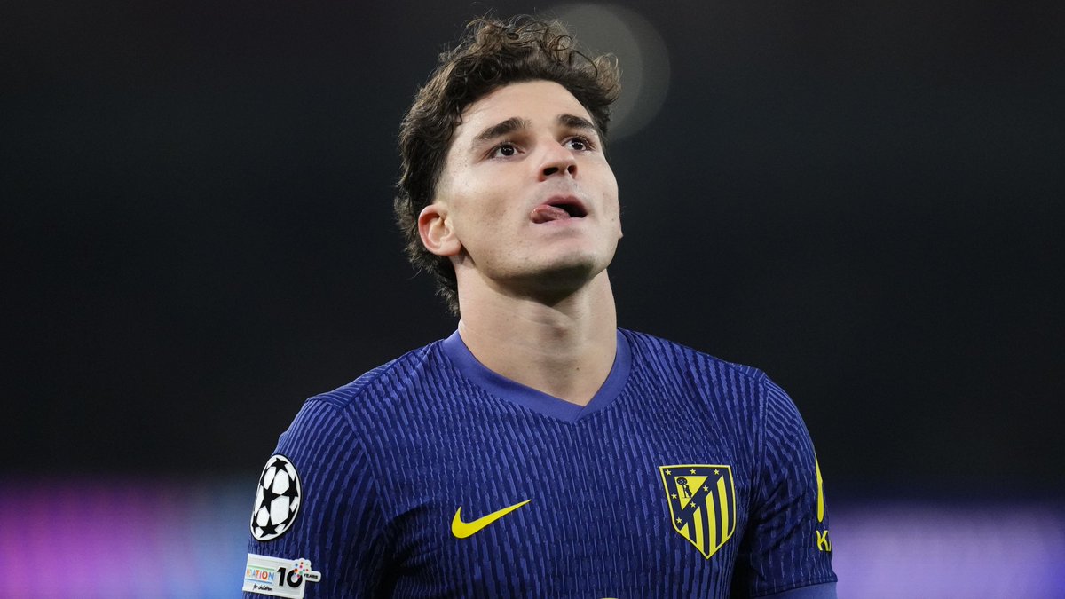 BarcaXtra1's tweet photo. 🚨 Deco didn't travel to Madrid just for the Julian Alvarez deal.

He also traveled to meet certain other people, with several meetings held, but it's unknown with whom they were or what for.

— @victor_nahe
@BarcaUniversal 
#fcblive https://t.co/aEoVSipYsI