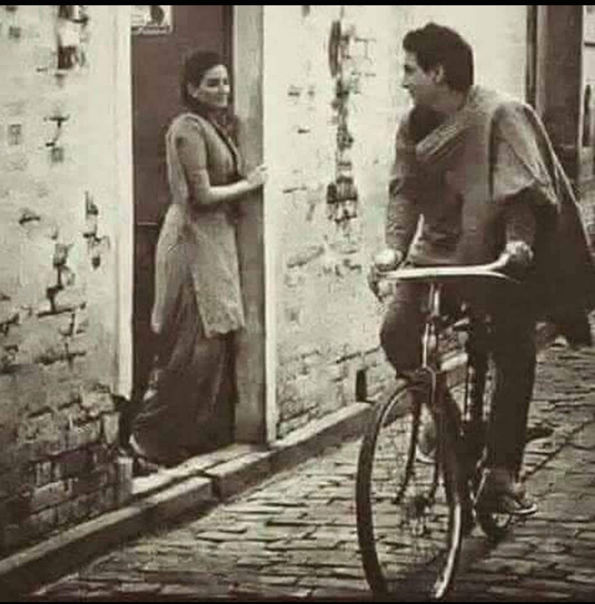 Faree6767's tweet photo. زندگی کچھ بھی دہراے گی نہیں

جو یادیں سمیٹ سکو سمیٹ لو ۔۔

#متاعِ_دل https://t.co/pklbschJVk