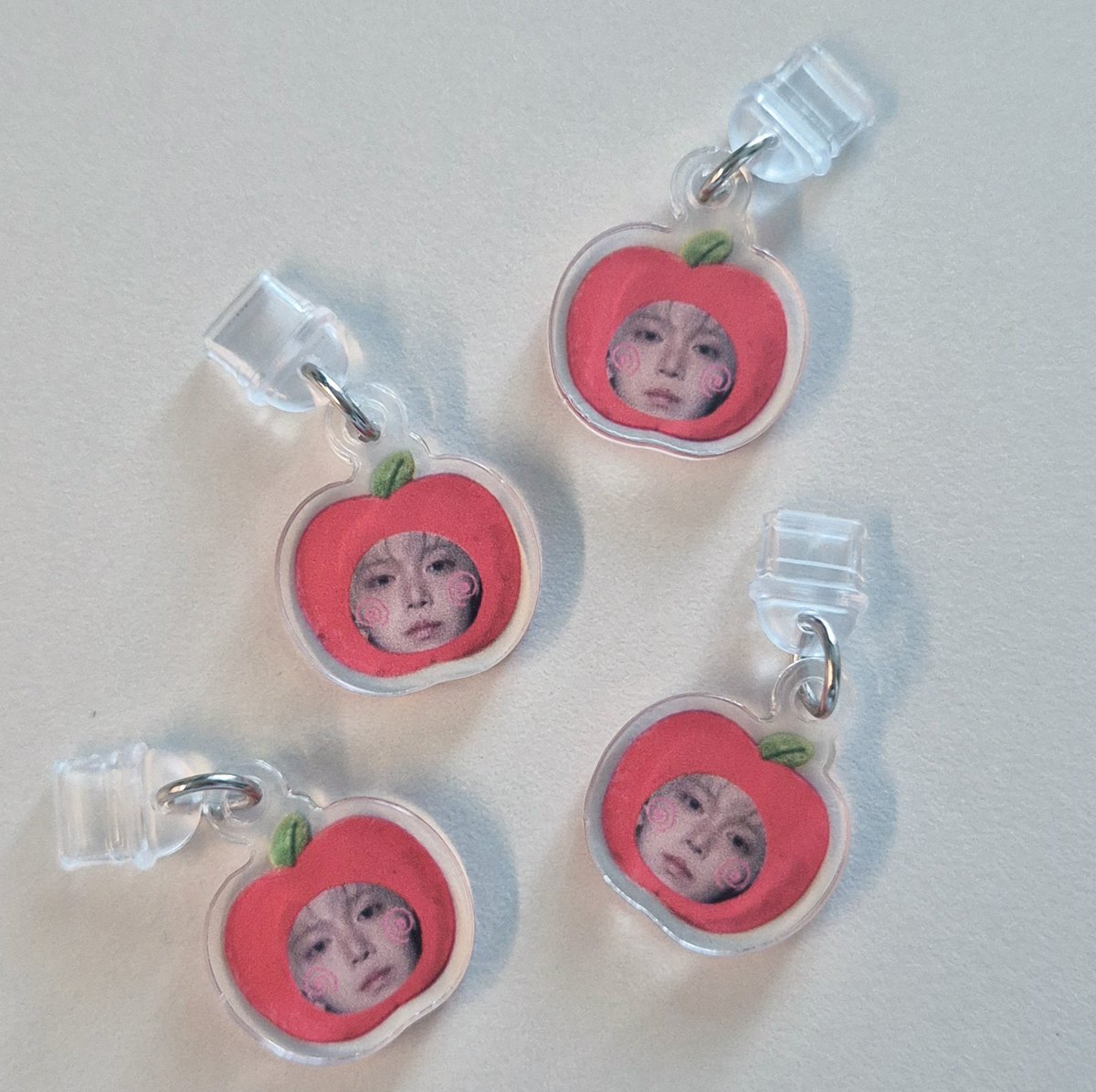 hanul_raX2's tweet photo. #RT ♥︎ 장한음 팬미팅 i&amp;i : From I to We ♥︎
!C타입! 충전단지 보호캡 나눔

수량 : 15개
시간 : 밤공 (4시 ~ 입장 전)
C타입만 제작했어요! 이 점 꼭 알아주세요 ♡

맞나눔 환영입니다! #장한음 https://t.co/5tI8ALQv7B
