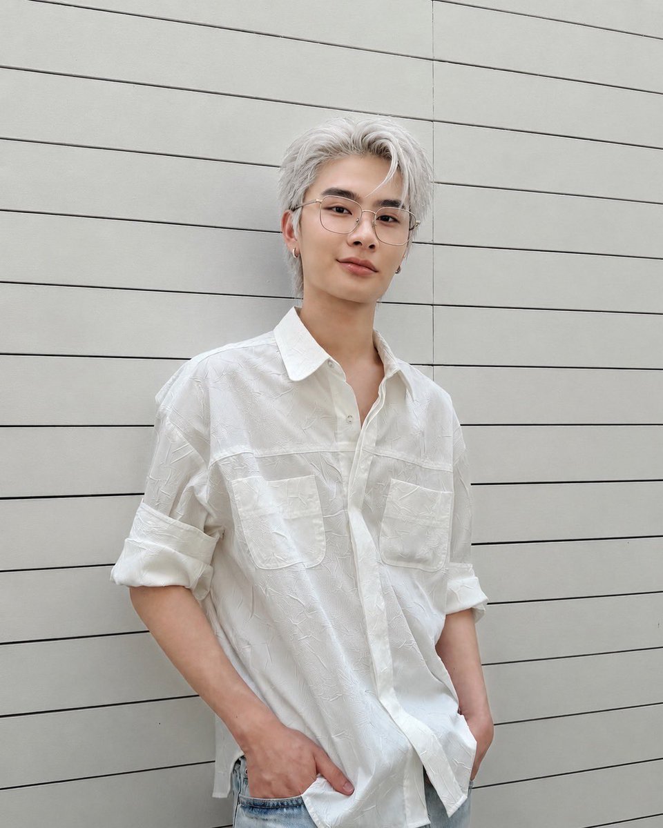 myboososhine's tweet photo. กุตรายยยยยย ใส่แว่นไม่พอย้อมผมอีก😭🫠 https://t.co/Jn8IxW9rAn