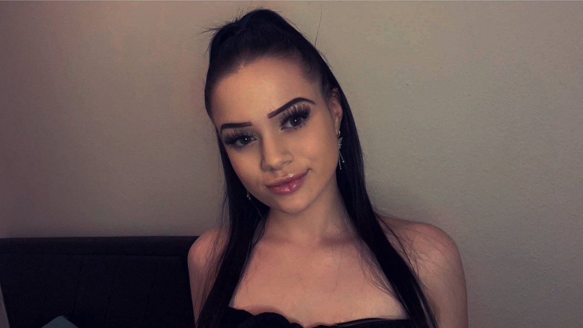 Shellybttn22's tweet photo. Es gibt Menschen, die führen. Und es gibt Menschen, die nur zusehen. Ich habe meine Rolle längst gewählt

#buyingcontent #herrin #dom #domina https://t.co/cTVTmCErB2