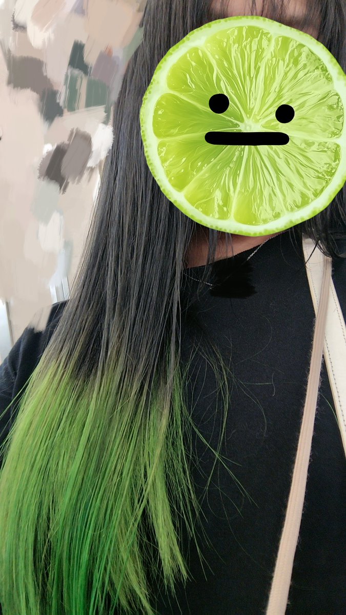 am_emi's tweet photo. 新幹線で一つ隣のじいさんが、落ち着きなくて何も食べてないのにくちゃくちゃ言ってる加齢臭気にしてないタイプで涙😭😭😭
髪色裾カラーでライムグリーンになりました🍋‍🟩😭 https://t.co/9D5nXvnvlU