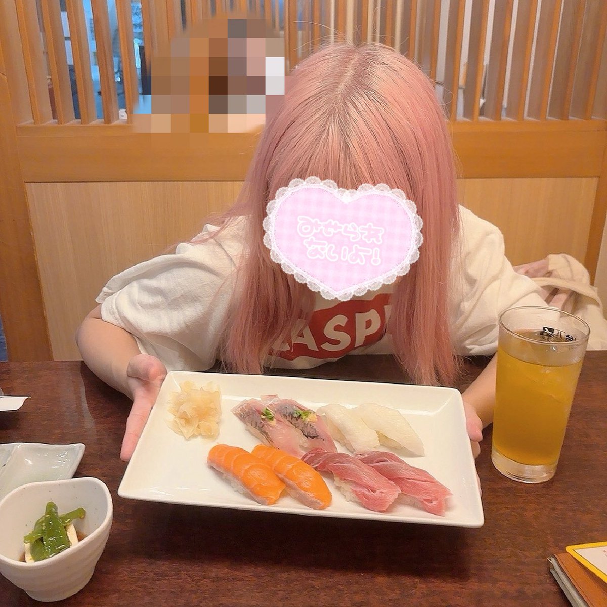 Mayoi_manman8's tweet photo. 仲良しくんと毎年恒例
お互いのお誕生日を祝してのご飯会🐟💕
活カワハギ🐟
唇が可愛くてずっと触ったり歯を確かめたりしてた🩷

BLEACHの入浴剤、これで3回目だけど
今回でおしまいねって言って
ふたご姫(おりひめ)なのかなりじわるw

今年もご飯行こって誘ってくれてありがとう🧡
ご馳走様でした🎀 https://t.co/Mlv7MjZLE8