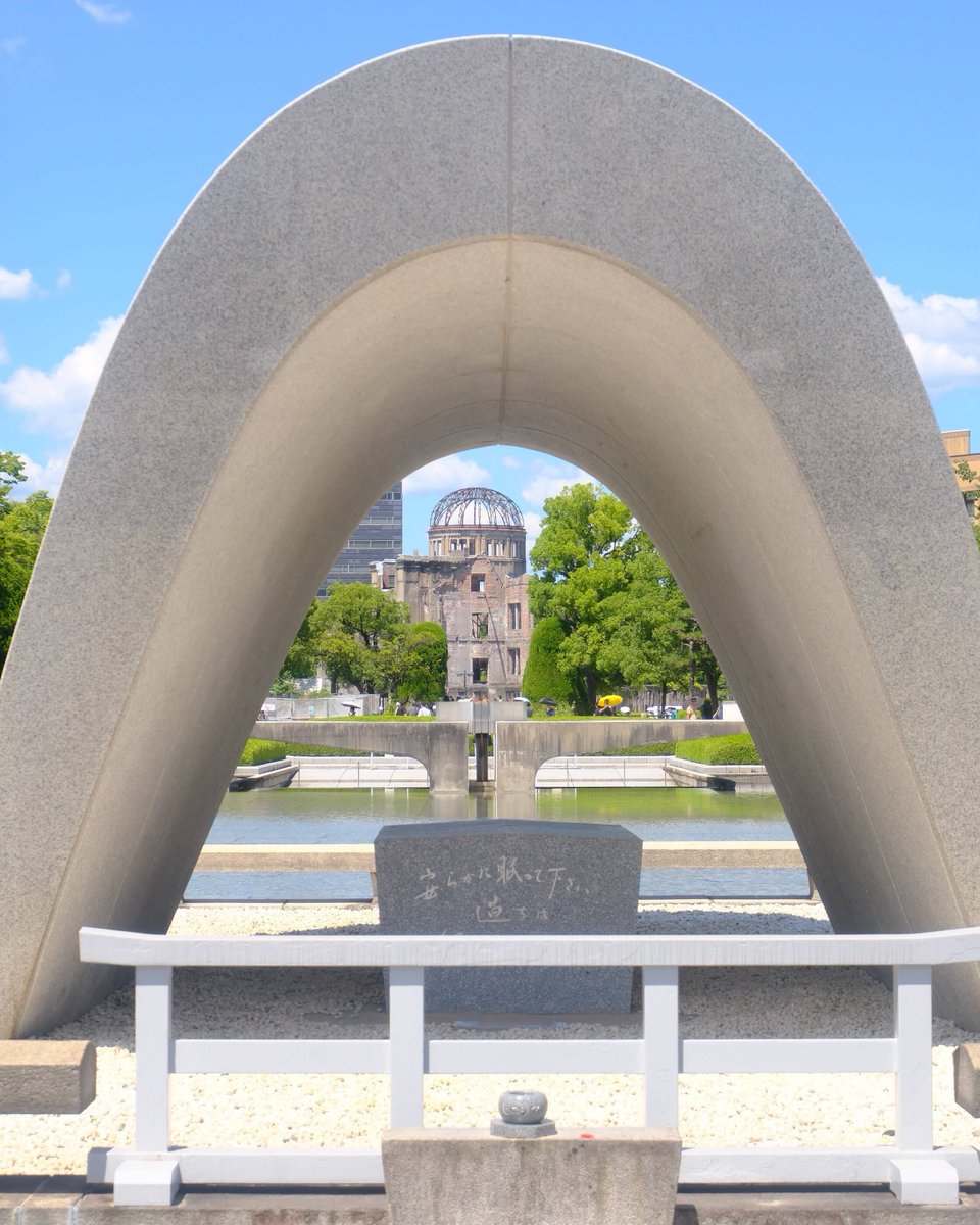 PortugalinJapan's tweet photo. Portugal recorda Hiroshima, 81 anos depois | ポルトガル、広島原爆81年に平和への誓いを新たに

ポルトガルは、広島への原子爆弾投下から81年を迎えるにあたり、犠牲者を追悼する諸式典に心を寄せるとともに、記憶を受け継ぎ、平和���守り、核兵器が二度と使用されないようにするという決意を改めて表明します。

広島と長崎の記憶は、平和への絶え間ない呼びかけであり、このような悲劇を二度と繰り返さないようにする国際社会全体の責任を、改めて私たちに問いかけています。
