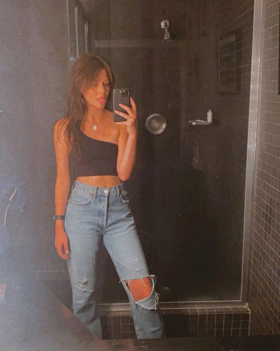 itssarawais's tweet photo. night out 🤩🤪🖤 https://t.co/CsEFLdcOt7