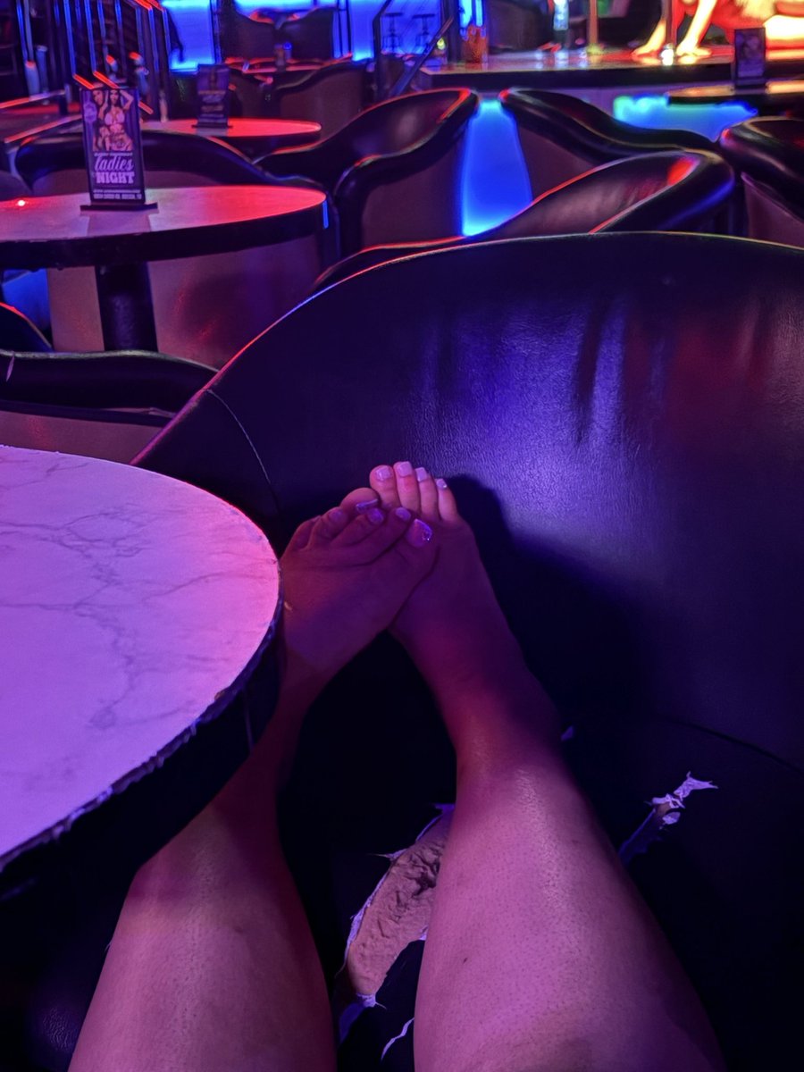 Rxine44's tweet photo. Champagne taste, club lights, and heels that have been turning heads all night. 👠✨
If you’re just here to look, enjoy the preview. 
If you want more, inbox me in my DMs 👣🧜🏽‍♀️
#Heels #nsfwtwtًً #Feet #FootContent #FootModel #PrettyFeet #Nightlife #XCreator https://t.co/WDThAtYZnR