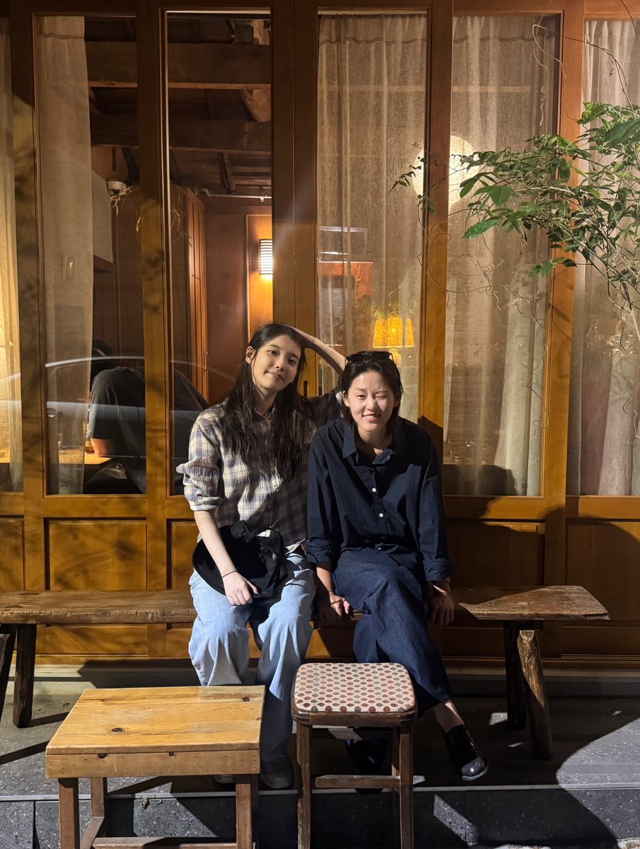 coIU0516's tweet photo. 사랑과 우정 https://t.co/xZdVI0EdI5