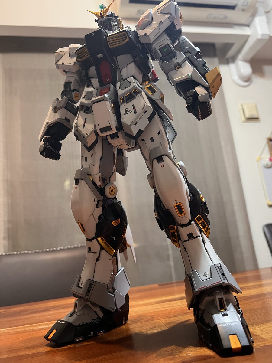 LaPlus2430's tweet photo. #pguνガンダム 
外装パーツ　残すところ頭部とバックパック https://t.co/oAgMePUlSP