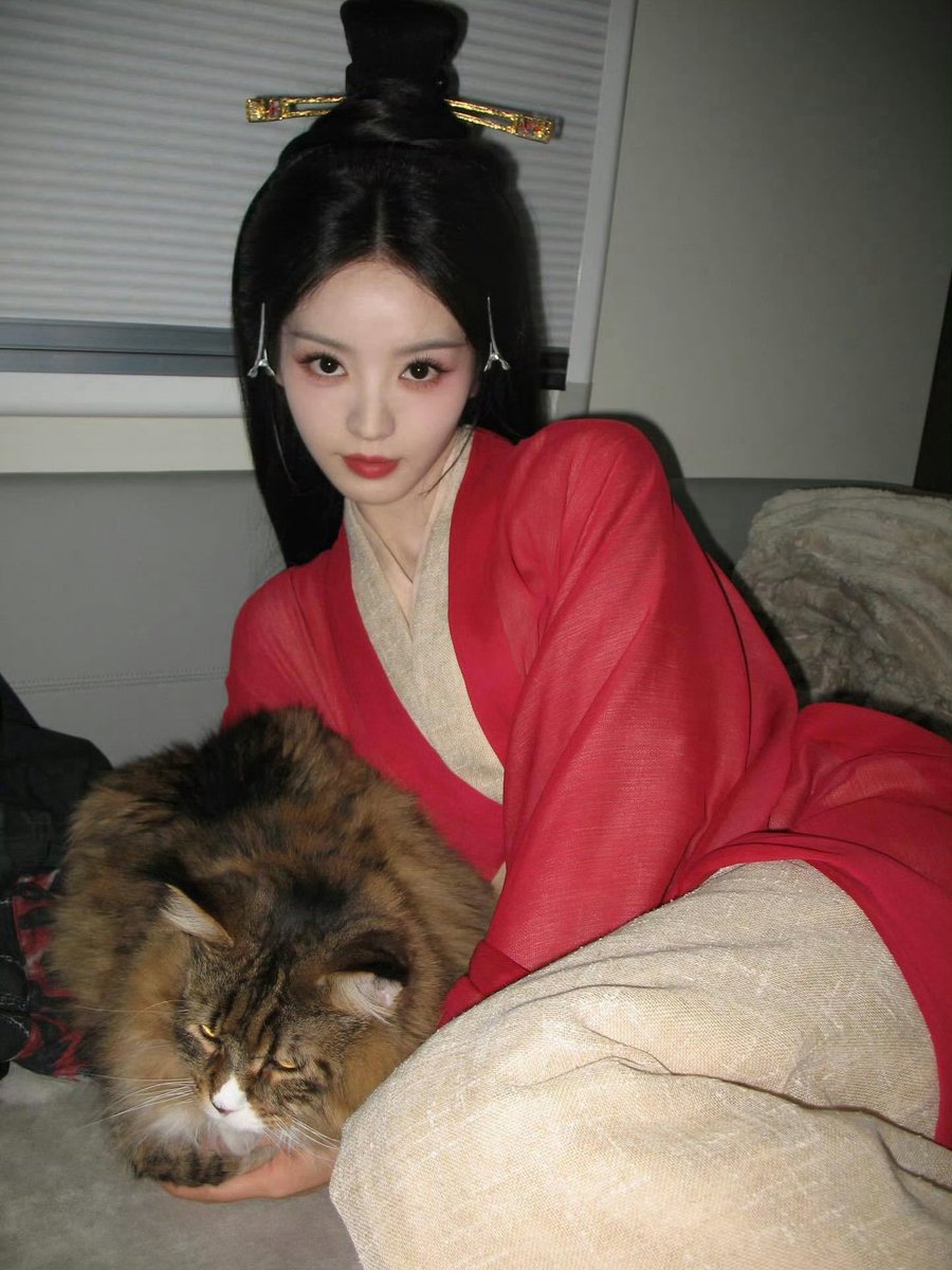 beee_cdr's tweet photo. 앞머리가 없어도 압도적인 얼굴이세요 https://t.co/zogfPAztGH