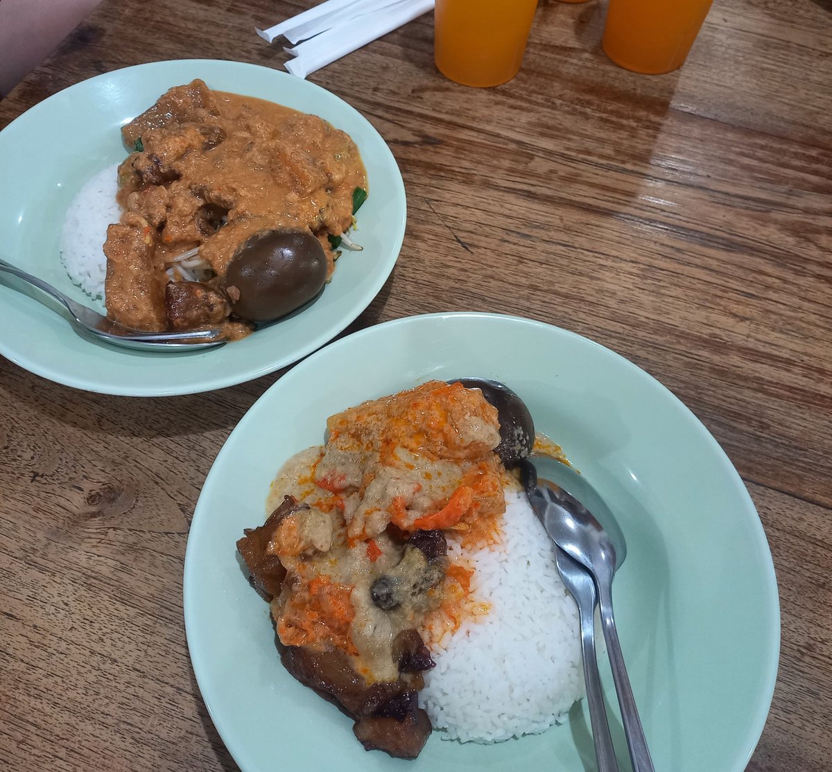 geonbanzz's tweet photo. maem lagi <3 https://t.co/fnaJ8KzmjG