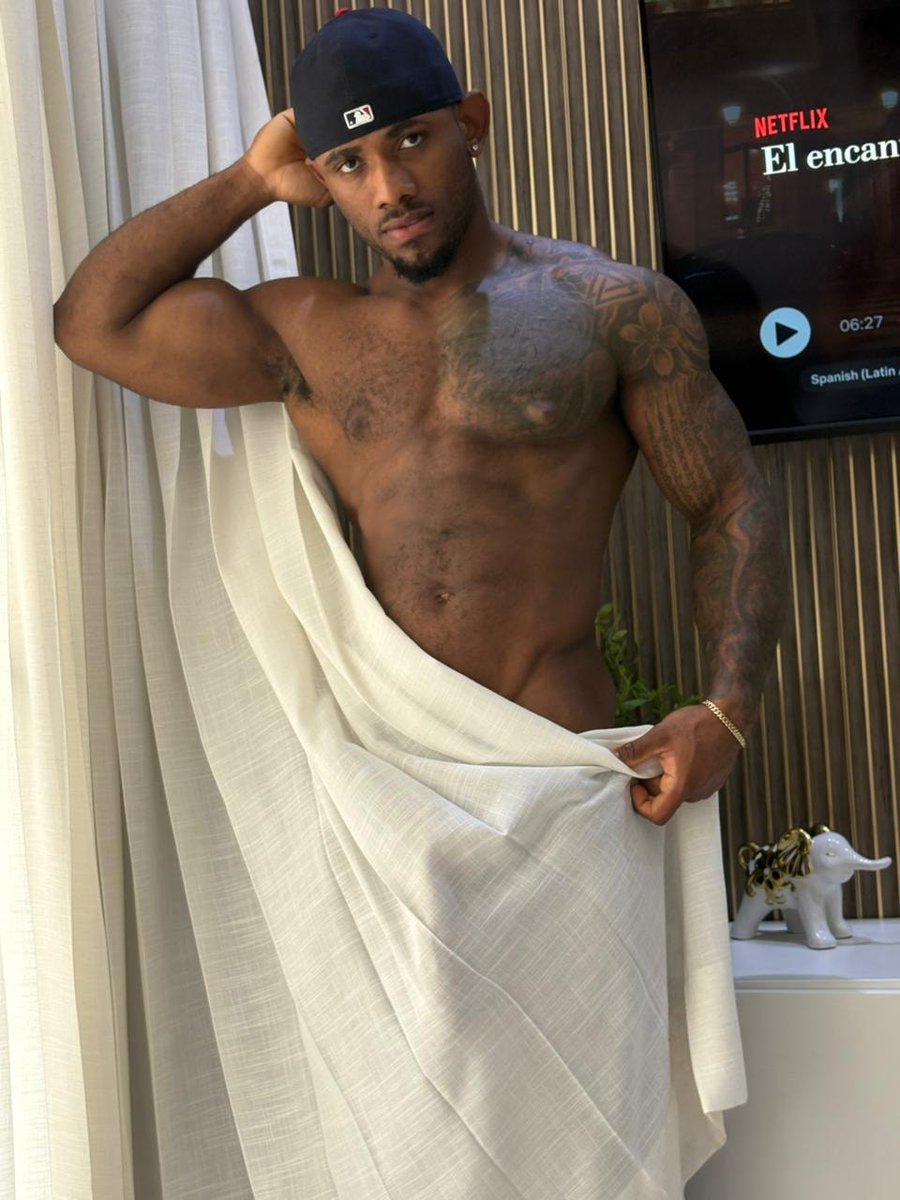 Koolro's tweet photo. u know i just got out of the shower, right? 😏 https://t.co/MOz8YqNtKk