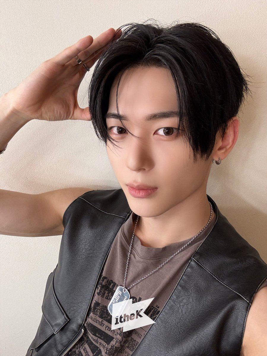 1theK's tweet photo. 참 잘생겼다 #나우즈 ..🫶🏻  
잘생긴 남자들의 장꾸미 가득 담긴 #아이돌등판 안 보면 손해!
#NOWZ #Achilles @CUBE_NOWZ   

#IDDP 👉 https://t.co/Wa5xjVQwYY https://t.co/M4o6QcFdDA